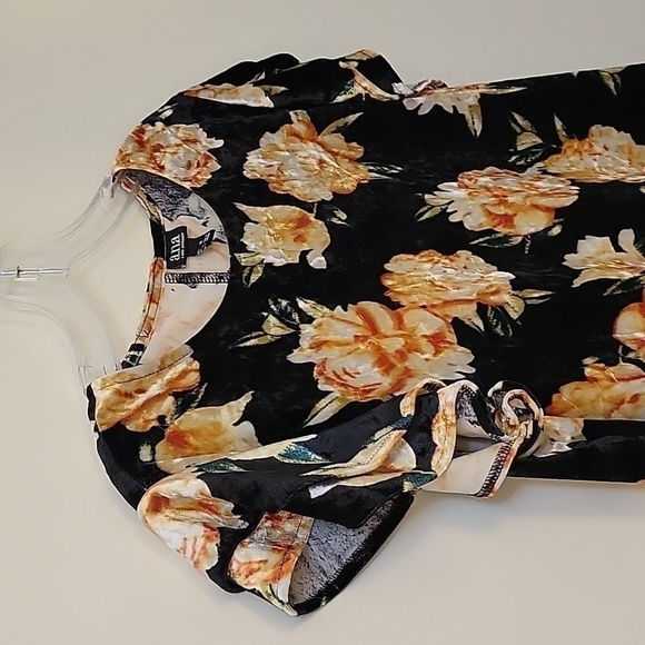 A.N.A. Black Floral Velour Butterfly Sleeve Scoop Neck Fairycore Blouse - Picture 3 of 8